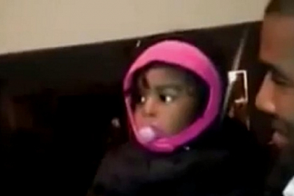 VIDEO. Reactia virala a unei fetite, care isi vede pentru prima data unchiul geaman