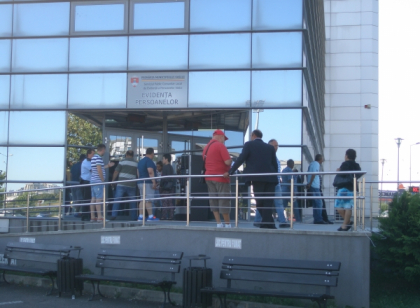 Moldovenii se pregatesc sa boicoteze recuperea miliardului furat - Report.md Moldovenii se pregatesc sa boicoteze recuperea miliardului furat - Report.md
