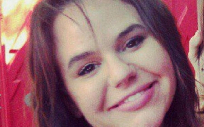 Si-a dorit o poza indrazneata. Sora ei a incremenit cand a vazut ca dispare din cadrul aparatului foto Si-a dorit o poza indrazneata. Sora ei a incremenit cand a vazut ca dispare din cadrul aparatului foto