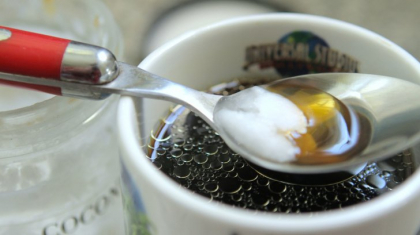 Si-a pus ulei in cafea in fiecare dimineata. Rezultatul a fost dincolo de asteptari