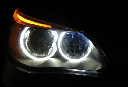 Farurile aprinse, de maine: Soferii care vor uita sa conecteze luminile vor fi trasi pe dreapta Farurile aprinse, de maine: Soferii care vor uita sa conecteze luminile vor fi trasi pe dreapta