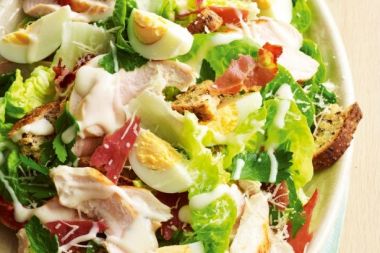 Salata Caesar cu pui Salata Caesar cu pui