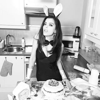 Cea mai sexy femeie din lume e chef in bucatarie. Mila Kunis gateste mancare ucraineana - FOTO Cea mai sexy femeie din lume e chef in bucatarie. Mila Kunis gateste mancare ucraineana - FOTO
