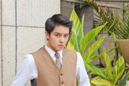 O tanara din China are o cariera de succes in postura de fotomodel masculin. Cum arata. FOTO