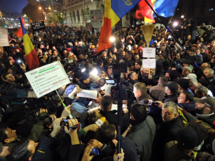 Mesajul postat pe facebook de catre presedintele roman Klaus Iohannis dupa ce a fost in Piata Universitatii si a stat de vorba cu oamenii - FOTO Mesajul postat pe facebook de catre presedintele roman Klaus Iohannis dupa ce a fost in Piata Universitatii si a stat de vorba cu oamenii - FOTO