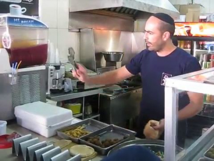 Tipul asta e cel mai tare shaormar din lume!  Jongleaza cu ingredientele mai ceva ca un barman!