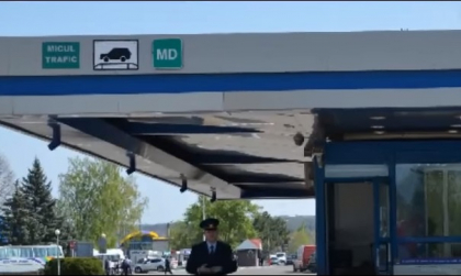 Inca un moldovean a incercat sa ajunga in Romania cu masina plina de tigari: Unde a ascuns 30 de mii de tigari - VIDEO Inca un moldovean a incercat sa ajunga in Romania cu masina plina de tigari: Unde a ascuns 30 de mii de tigari - VIDEO
