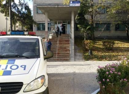 Studentii injunghiati la Iasi se mutasera cu CRIMINALUL de teama altor colegi. Filmul crimei - versiunea oficiala Studentii injunghiati la Iasi se mutasera cu CRIMINALUL de teama altor colegi. Filmul crimei - versiunea oficiala