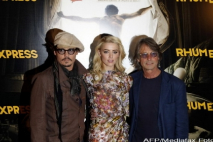 Actorul Johnny Depp s-a logodit cu iubita lui, Amber Heard. Cei doi sunt impreuna din 2012 Actorul Johnny Depp s-a logodit cu iubita lui, Amber Heard. Cei doi sunt impreuna din 2012