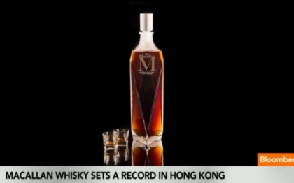 O sticla de whiskey a fost vanduta pentru 628.205 dolari. Ce il face asa special