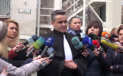 Vlad Filat a fost adus la Curtea de Apel. Avocatul: Procurorul a anuntat ca Filat NU are voie sa faca declaratii pentru presa Vlad Filat a fost adus la Curtea de Apel. Avocatul: Procurorul a anuntat ca Filat NU are voie sa faca declaratii pentru presa