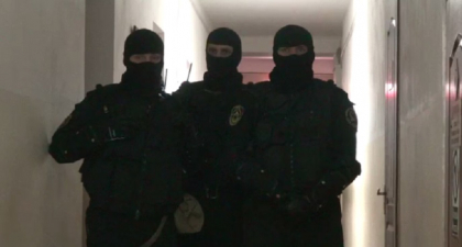 Mascatii de la Pantera au blocat accesul spre sala de judecata de la Curtea de Apel unde se examineaza cazul Filat: Sunt indicatii de la procurorul CNA - FOTO Mascatii de la Pantera au blocat accesul spre sala de judecata de la Curtea de Apel unde se examineaza cazul Filat: Sunt indicatii de la procurorul CNA - FOTO