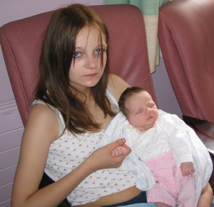 Ei sunt cei mai tineri parinti din lume! Ea are 12, iar el are 13 ani - FOTO Ei sunt cei mai tineri parinti din lume! Ea are 12, iar el are 13 ani - FOTO
