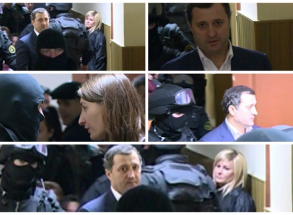 Procuror: Vlad Filat nici nu a incercat sa vorbeasca cu presa deoarece nu ar fi fost lasat sa o faca. Reactia avocatului fostului premier