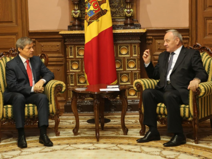 Discutie telefonica dintre presedinte si premierul roman. Dacian Ciolos a acceptat invitatia lui Timofti de a veni in vizita in Moldova Discutie telefonica dintre presedinte si premierul roman. Dacian Ciolos a acceptat invitatia lui Timofti de a veni in vizita in Moldova