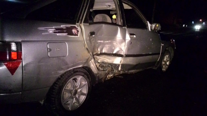Accident la intrarea in Suruceni. Soferul unui Huyndai nu ar fi cedat trecerea unei masini de model Lada - FOTO