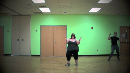 Are peste 100 kg, dar danseaza senzational! Sute de mii de oameni au ramas impresionati de miscarile ei - VIDEO Are peste 100 kg, dar danseaza senzational! Sute de mii de oameni au ramas impresionati de miscarile ei - VIDEO