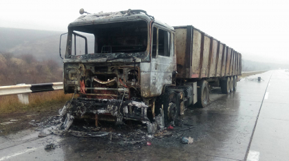VIDEO/FOTO - Cabina unui camion incarcat cu motorina a ars in intregime la Ialoveni