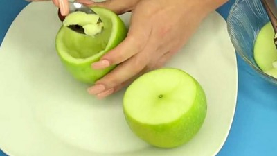 A scobit un mar si l-a umplut cu aluat. Rezultatul final a fost delicios - VIDEO A scobit un mar si l-a umplut cu aluat. Rezultatul final a fost delicios - VIDEO