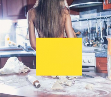 Cum a surprins-o un barbat pe sotia sa la bucatarie! Imaginea a devenit virala pe Internet - FOTO