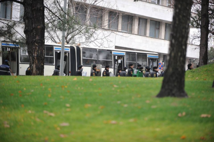 29 noiembrie - un nou protest DA. Sute de politisti au incercuit cladirea Guvernului: Sunt adusi politisti si din alte localitati - GALERIE FOTO