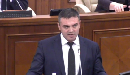 Seful CNA raspunde la intrebarile deputatilor. Ghimpu: Cine este nasul acestui furt: Ghimpu, Lupu, Plahotniuc, Voronin, Filat sau Dodon, dvs. stiti? Chetraru: "DA" Seful CNA raspunde la intrebarile deputatilor. Ghimpu: Cine este nasul acestui furt: Ghimpu, Lupu, Plahotniuc, Voronin, Filat sau Dodon, dvs. stiti? Chetraru: "DA"