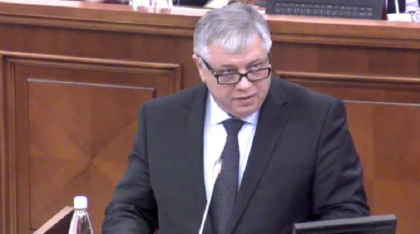 Ministrul Finantelor raspunde la intrebarile deputatilor: "Atunci cand statul a intervenit cu 14 miliarde de lei, cele 3 banci erau deja falimentare"
