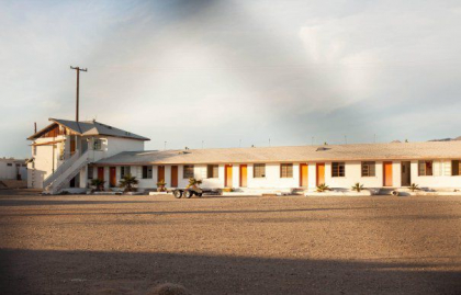 Fotografia unui motel abandonat care nu spune nimic la prima vedere face furori pe internet. Daca faci zoom, te cutremuri