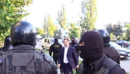 Judecatoria Buiucani decide ASTAZI daca ii va prelungi arestul fostului premier Vlad Filat Judecatoria Buiucani decide ASTAZI daca ii va prelungi arestul fostului premier Vlad Filat