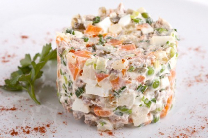 Asa faci cea mai buna salata de Boeuf. Ingredientul gresit pe care toate gospodinele il folosesc Asa faci cea mai buna salata de Boeuf. Ingredientul gresit pe care toate gospodinele il folosesc