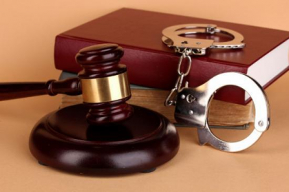 Doi ani de inchisoare pentru ca si-a lovit tatal de nenumarate ori. Acesta, de fiecare data, i-a luat APARAREA fiului Doi ani de inchisoare pentru ca si-a lovit tatal de nenumarate ori. Acesta, de fiecare data, i-a luat APARAREA fiului