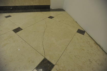Cat de calitativ au fost executate lucrarile de renovare a Parlamentului? Teracota de la etajul 3 a inceput sa se deterioreze - FOTO Cat de calitativ au fost executate lucrarile de renovare a Parlamentului? Teracota de la etajul 3 a inceput sa se deterioreze - FOTO