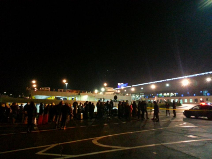 Cateva curse s-au retinut, iar zeci de oameni au fost tinuti in frig, dupa ce o persoana a trimis un e-mail si a anuntat ca aeroportul Chisinau este minat - FOTO