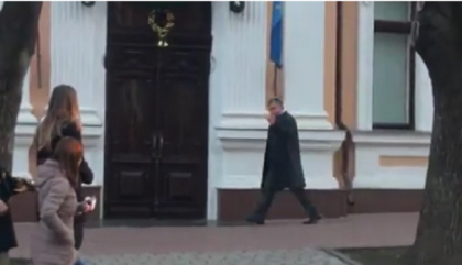 Ultima ora! Ion Sturza se afla la Resedinta de Stat a presedintelui mai bine de o ora - FOTO Ultima ora! Ion Sturza se afla la Resedinta de Stat a presedintelui mai bine de o ora - FOTO