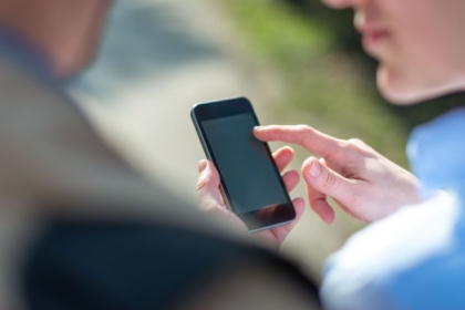 A plecat in strainatate pentru cateva zile. Nu i-a venit sa creada cat era factura la telefon dupa ce a trimis un singur mail A plecat in strainatate pentru cateva zile. Nu i-a venit sa creada cat era factura la telefon dupa ce a trimis un singur mail
