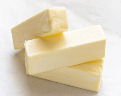Incalcari GRAVE la o intreprindere de fabricare a produselor lactate: Unt si smantana " din viitor", necorespundere in acte si conditii insalubre de pastrare