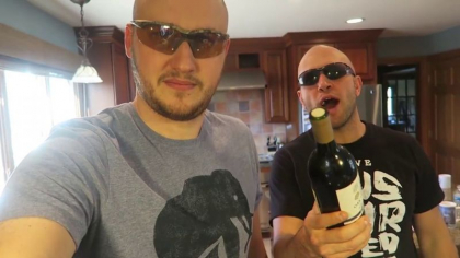 Cum deschizi o sticla de vin fara tirbuson? O poti face cu un foarfece sau cu un cutit - VIDEO Cum deschizi o sticla de vin fara tirbuson? O poti face cu un foarfece sau cu un cutit - VIDEO