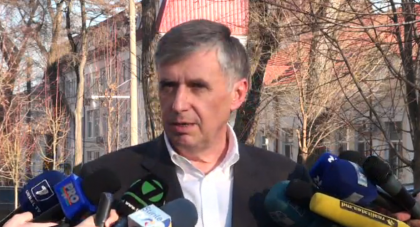 Sturza spune ca a trimis PD-ului a 2-a scrisoare. "Voi prezenta lista ministrilor sambata dimineata". Dupa intalnirea cu presedintele Parlamentului: "Apreciez atitudinea extrem de corecta a dlui Candu"