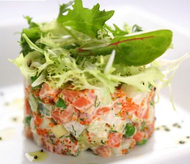 Salata cu ou si somon
