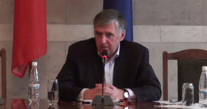 Ion Sturza, la intrevedere cu mediul de afaceri: "Nu mi-ar placea sa ma duc sa ma umilesc in fata institutiilor financiare, asa cum am facut in 1998-99" Ion Sturza, la intrevedere cu mediul de afaceri: "Nu mi-ar placea sa ma duc sa ma umilesc in fata institutiilor financiare, asa cum am facut in 1998-99"