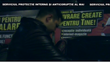 Un politist din Ialoveni care a extorcat 32 de mii de lei de la un barbat, risca o amenda de doua ori mai mica - VIDEO Un politist din Ialoveni care a extorcat 32 de mii de lei de la un barbat, risca o amenda de doua ori mai mica - VIDEO