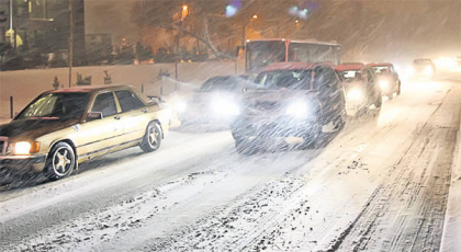 Ninge incontinuu in toata tara! Ce trebuie sa faci daca intentionezi sa te pornesti la drum. Cum va fi vremea in urmatoarele zile Ninge incontinuu in toata tara! Ce trebuie sa faci daca intentionezi sa te pornesti la drum. Cum va fi vremea in urmatoarele zile