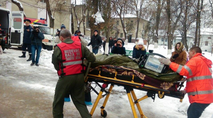 Trei persoane care au suferit arsuri grave dupa explozia de la "La Soacra" vor fi transportate in Romania cu un avion MApN - GALERIE FOTO Trei persoane care au suferit arsuri grave dupa explozia de la "La Soacra" vor fi transportate in Romania cu un avion MApN - GALERIE FOTO