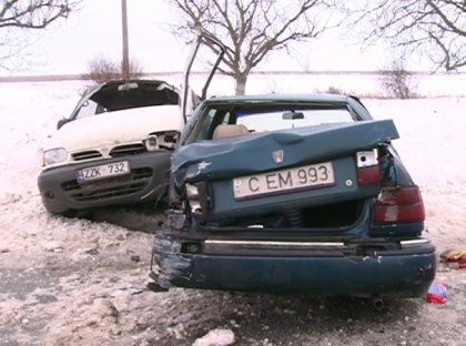 Cei doi soferi implicati in accidentul de la Peresecina SE CONTRAZIC: Versiunile barbatilor. Unde urmau sa ajunga femeia si copilul ei inainte de tragedie Cei doi soferi implicati in accidentul de la Peresecina SE CONTRAZIC: Versiunile barbatilor. Unde urmau sa ajunga femeia si copilul ei inainte de tragedie