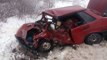 Accident la Soroca: mai multe persoane au ramas blocate intre fiare dupa ce masina in care se aflau s-a ciocnit cu un alt automobil - FOTO Accident la Soroca: mai multe persoane au ramas blocate intre fiare dupa ce masina in care se aflau s-a ciocnit cu un alt automobil - FOTO
