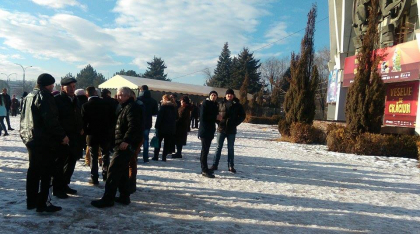 Zeci de autocare au ajuns la CIRC: Manifestant: "nici nu stiu ce trebuie sa fac, astepta seful sa vina sa ne spuna" - FOTO