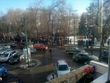 Prima coloana a pornit de la ministerul Muncii spre scuarul TNOB - FOTO
