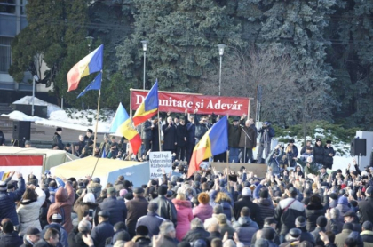Manifestantii DA au ajuns la Presedintie pentru a-i inmana presedintelui o noua Rezolutie