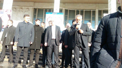 Plahotniuc a iesit in fata multimii aflate in Scuarul TOB: "Nici eu nu m-am asteptat ca o sa veniti atat de multi" - FOTO