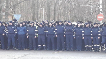 Manifestantii DA si Renato Usatii protesteaza la Resedinta de la Condrita: au blocat drumul - GALERIE FOTO Manifestantii DA si Renato Usatii protesteaza la Resedinta de la Condrita: au blocat drumul - GALERIE FOTO